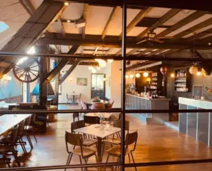 Bar en wand62