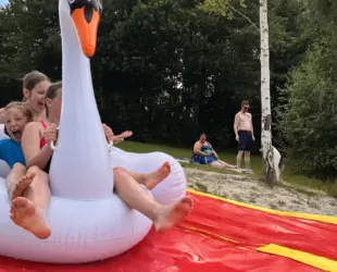 De (buik)schuifbaan... gaat lekker hard!