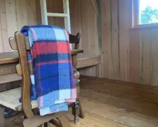 Binnenkant schuilhut erik